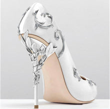 Load image into Gallery viewer, Floral Silk Shoe
